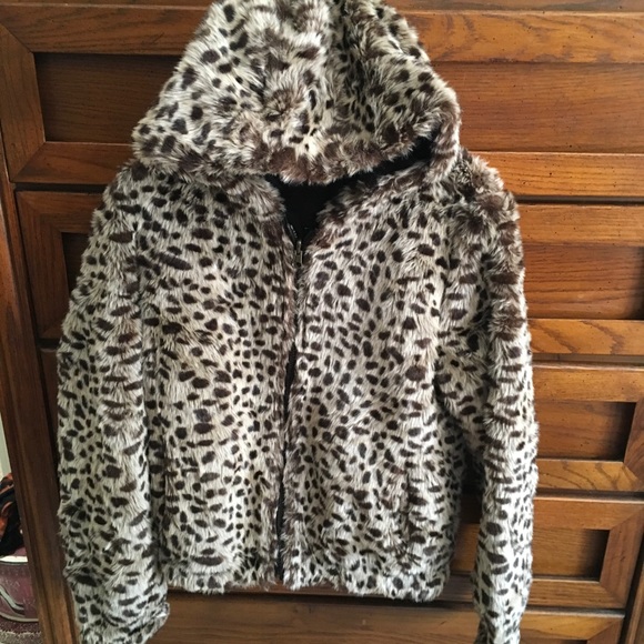 Faux fur jacket with hood - Picture 2 of 2